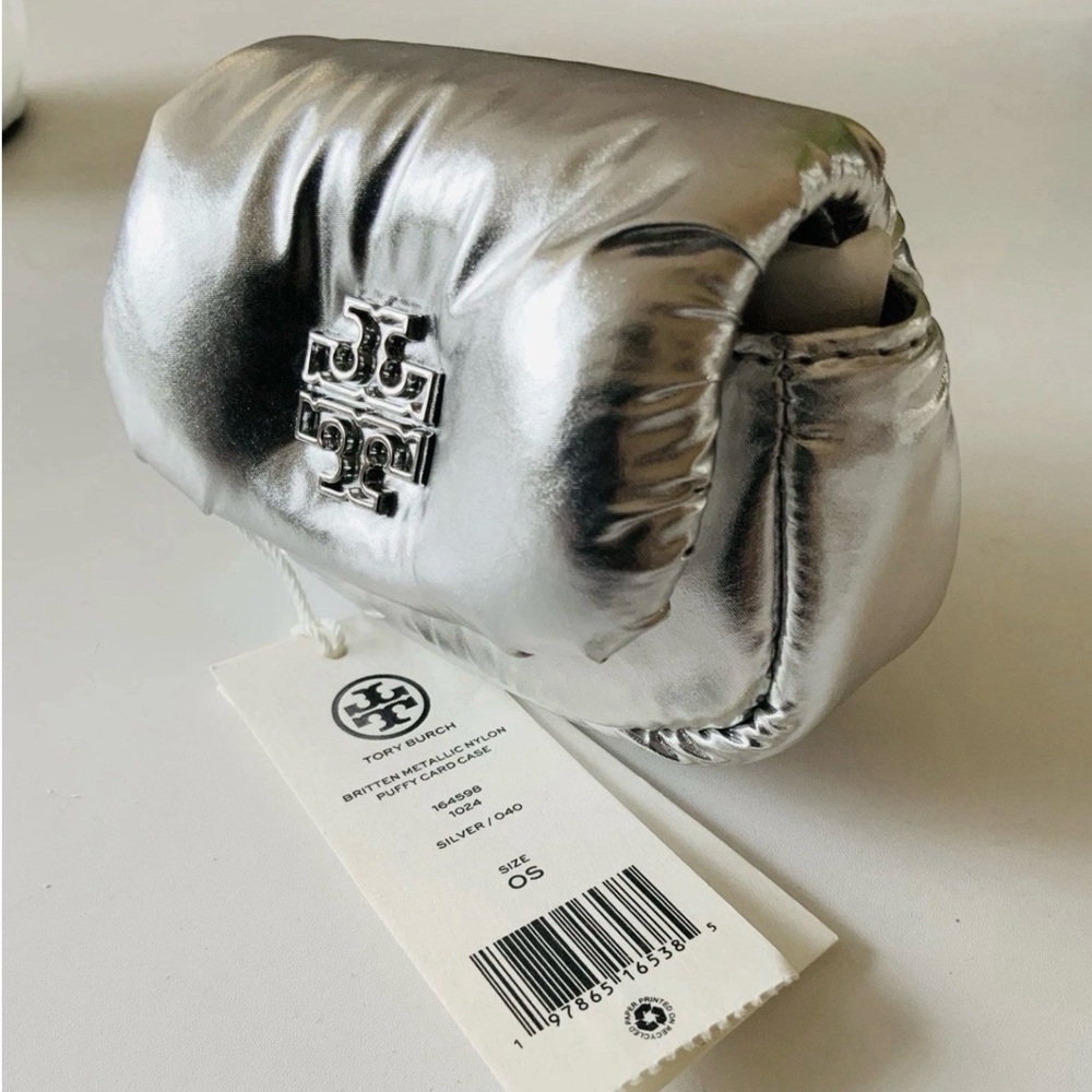 NWT TORY BURCH BRITTEN  PUFFY CARD CASE SILVER